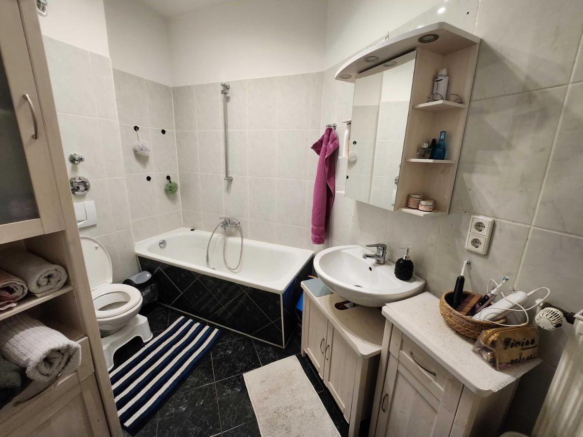 One Private Room Available In A Two Room Apartment In Tegel, Berlim Exterior foto
